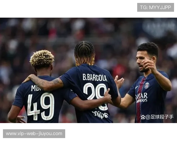 巴黎圣日耳曼边路撕裂防线，姆巴佩爆射破门
